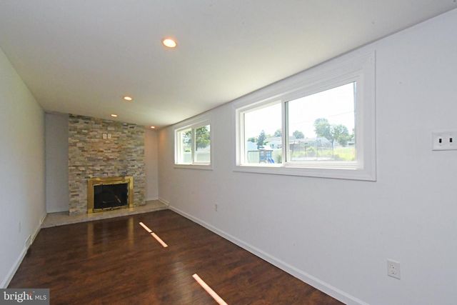 2023 LOCKWOOD LN, Feasterville Trevose, PA 19053