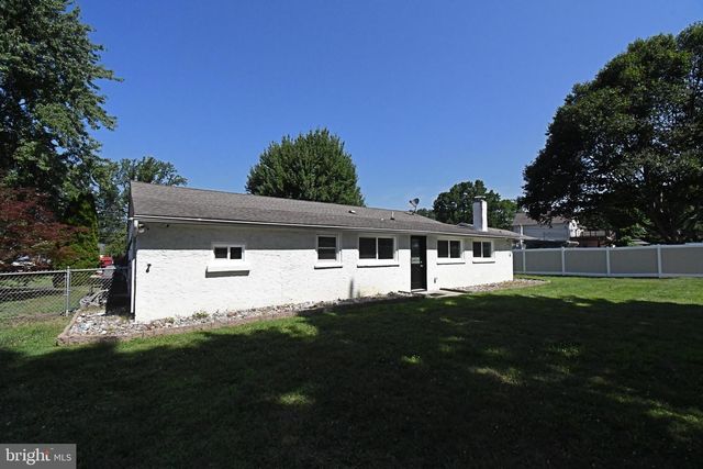 2023 LOCKWOOD LN, Feasterville Trevose, PA 19053