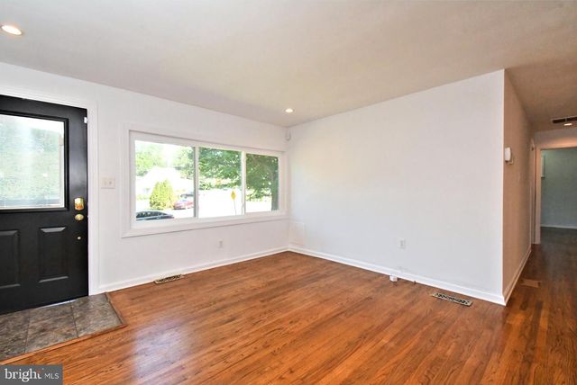 2023 LOCKWOOD LN, Feasterville Trevose, PA 19053