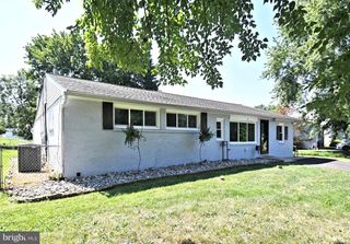2023 LOCKWOOD LN, Feasterville Trevose, PA 19053