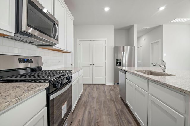 160 Valiant Ridge Trail, Magnolia, TX 77354