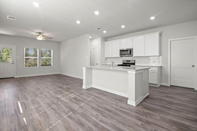 160 Valiant Ridge Trail, Magnolia, TX 77354