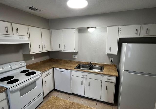 12118 W Bellfort Avenue C, Houston, TX 77477