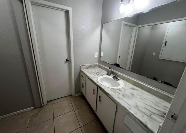 12118 W Bellfort Avenue C, Houston, TX 77477