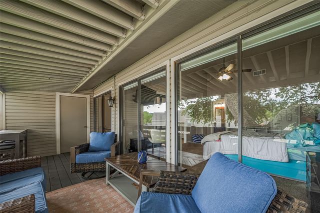 182 April Point Drive N, Conroe, TX 77356