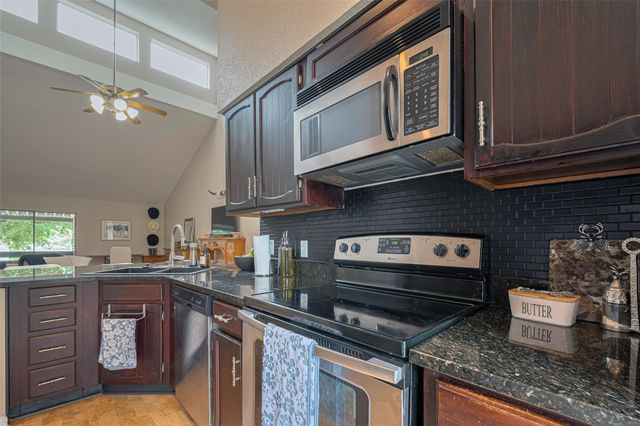 182 April Point Drive N, Conroe, TX 77356