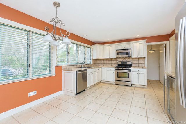 18 Emerson Avenue, Staten Island, NY 10301