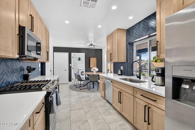 4332 W ECHO Lane, Glendale, AZ 85302