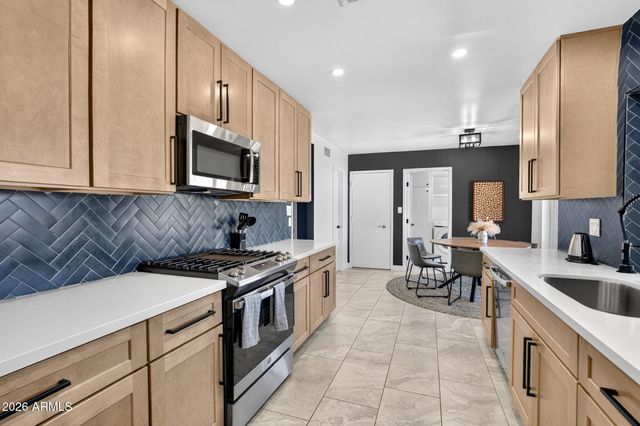 4332 W ECHO Lane, Glendale, AZ 85302