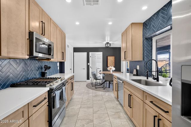 4332 W ECHO Lane, Glendale, AZ 85302