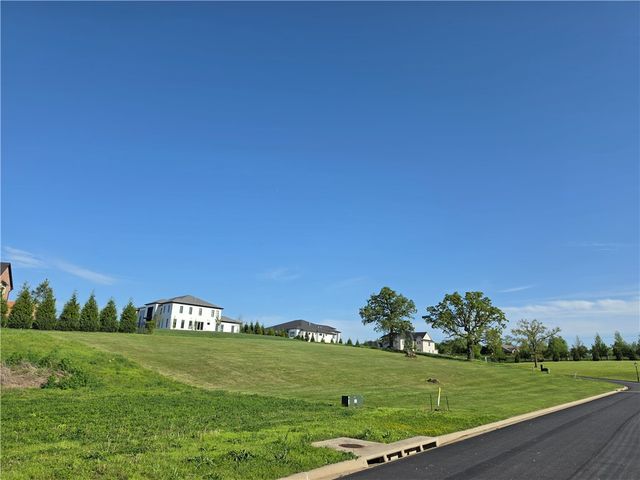 4811 S Southgate Estates Circle, Rogers, AR 72758