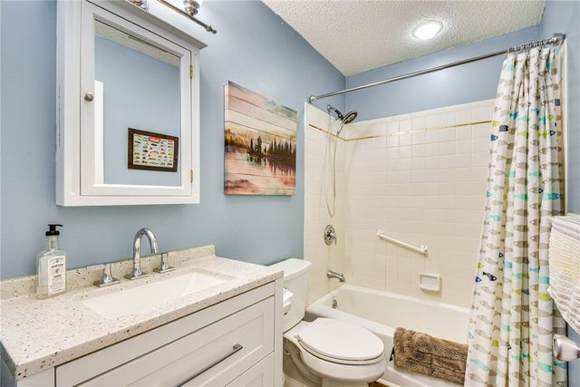 903 Loran Point, Seneca, SC 29672