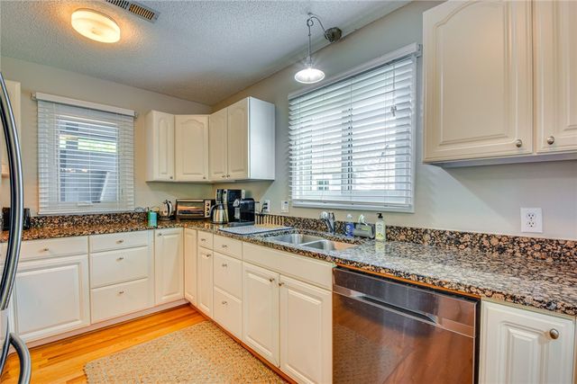 903 Loran Point, Seneca, SC 29672