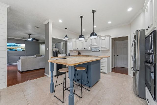 4407 Broadleaf Street, Houston, TX 77345