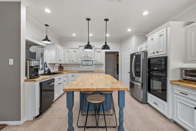 4407 Broadleaf Street, Houston, TX 77345