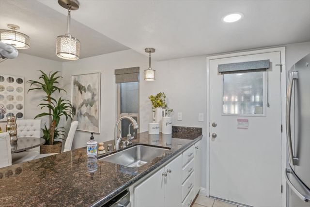 205 Red Oak Drive P, Sunnyvale, CA 94086