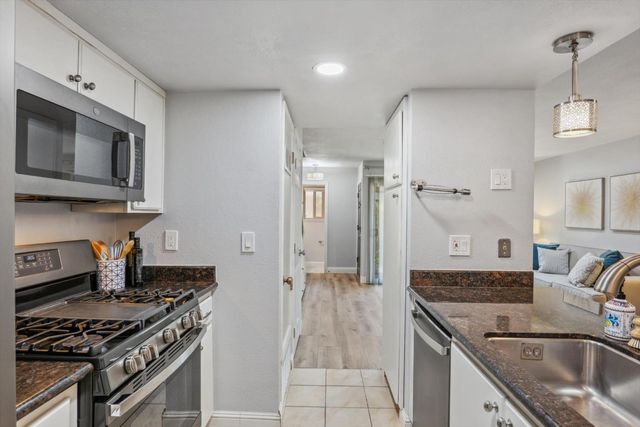 205 Red Oak Drive P, Sunnyvale, CA 94086