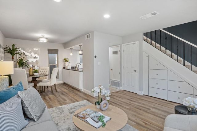 205 Red Oak Drive P, Sunnyvale, CA 94086