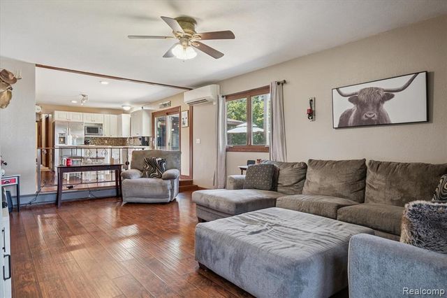 990 E Temperance Road, Temperance, MI 48182