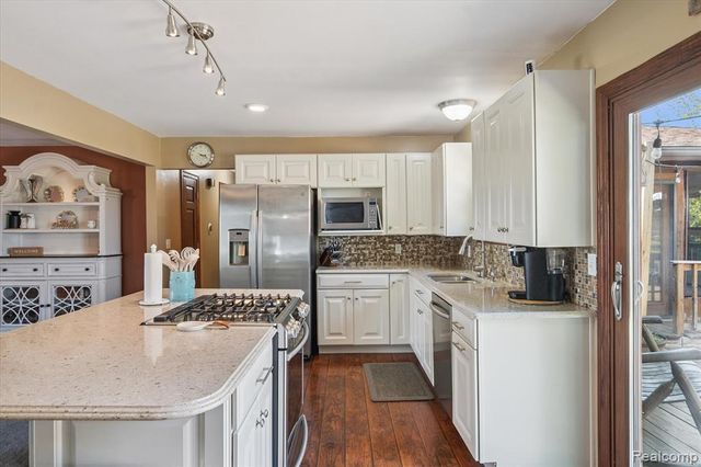 990 E Temperance Road, Temperance, MI 48182