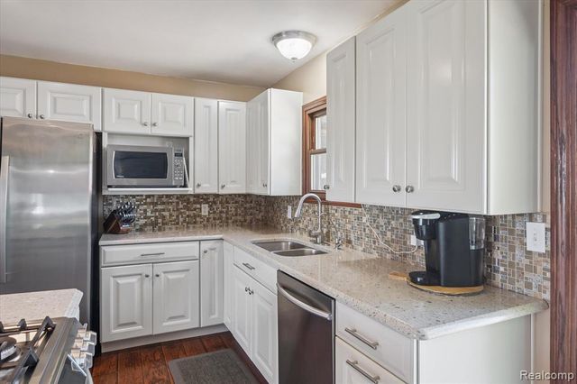 990 E Temperance Road, Temperance, MI 48182