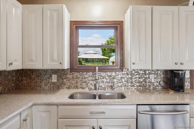 990 E Temperance Road, Temperance, MI 48182