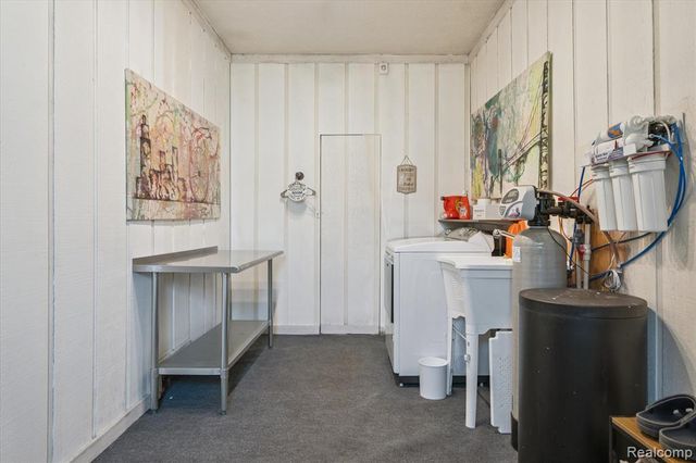 990 E Temperance Road, Temperance, MI 48182