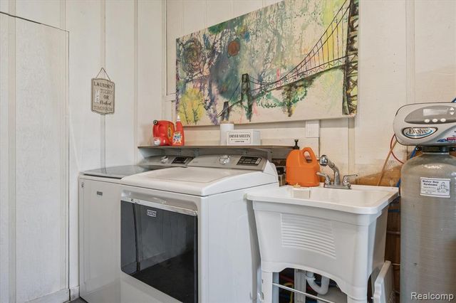 990 E Temperance Road, Temperance, MI 48182