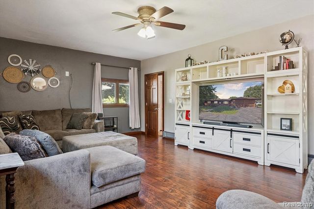 990 E Temperance Road, Temperance, MI 48182