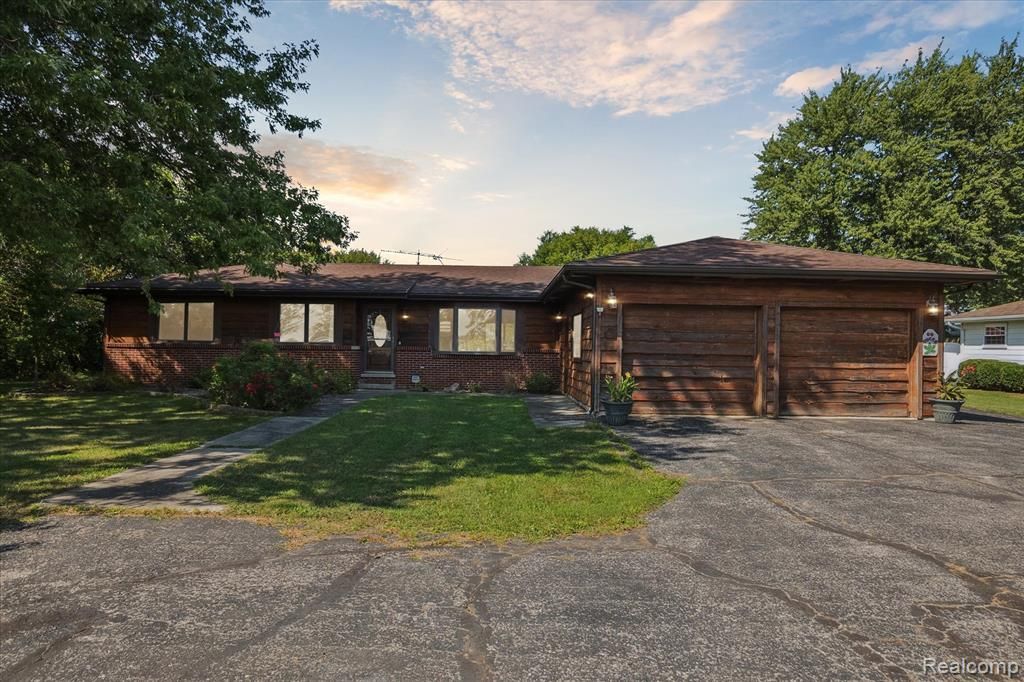 990 E Temperance Road, Temperance, MI 48182