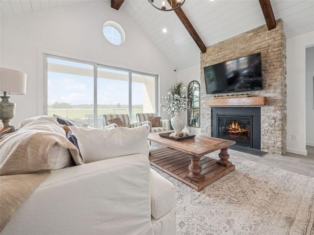 12127 Old Fashion Circle, Mont Belvieu, TX 77535