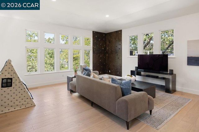 857 A Mountain View Dr, Lafayette, CA 94549