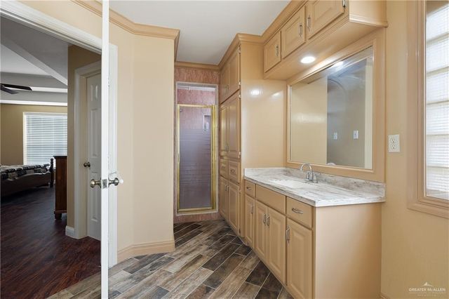 340 Lion Lake N Drive, Weslaco, TX 78596