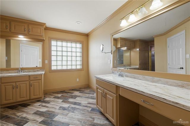 340 Lion Lake N Drive, Weslaco, TX 78596