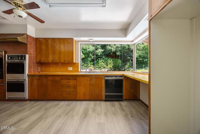 1090 Busch Garden Court, Pasadena, CA 91105