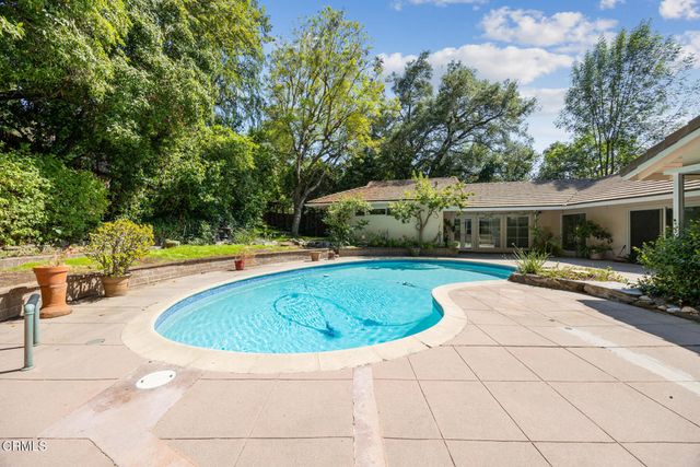 1090 Busch Garden Court, Pasadena, CA 91105