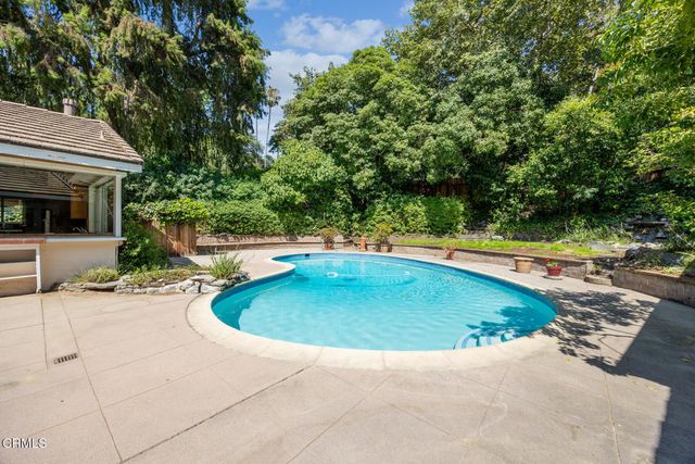 1090 Busch Garden Court, Pasadena, CA 91105