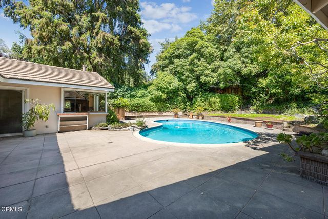 1090 Busch Garden Court, Pasadena, CA 91105