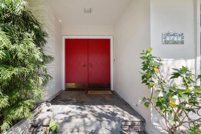 1090 Busch Garden Court, Pasadena, CA 91105
