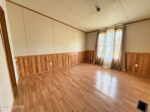 712 E Fir St, Lafollette, TN 37766