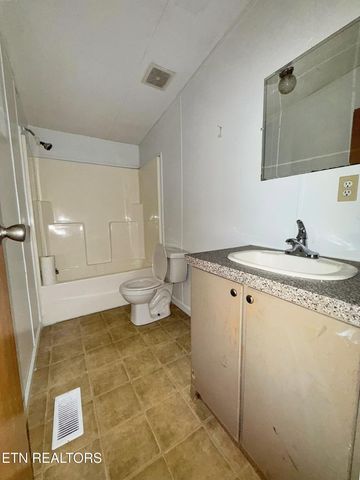 712 E Fir St, Lafollette, TN 37766