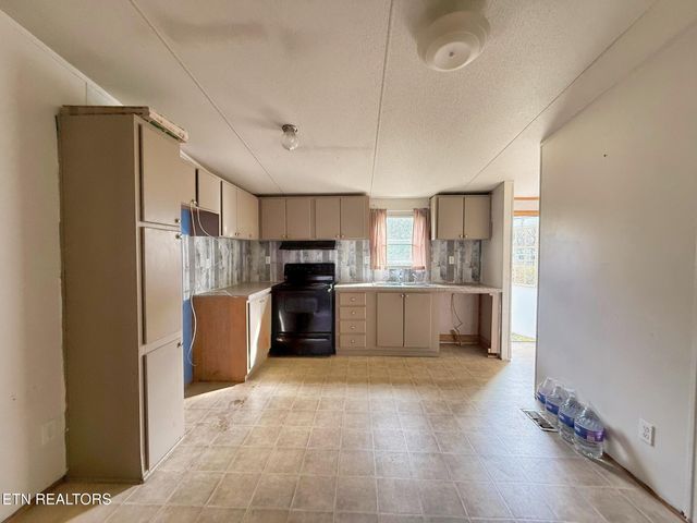 712 E Fir St, Lafollette, TN 37766