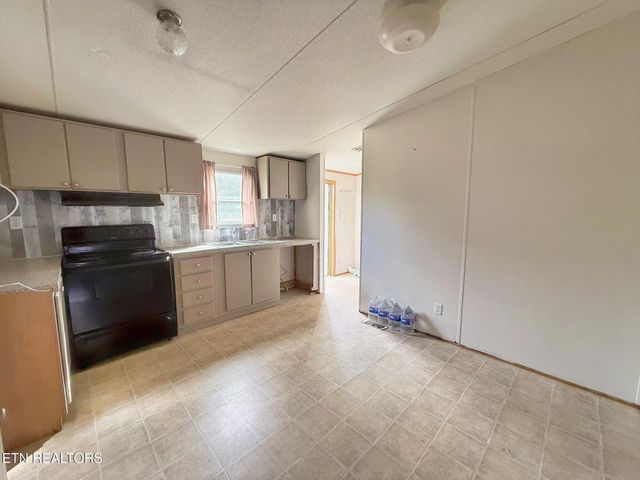 712 E Fir St, Lafollette, TN 37766