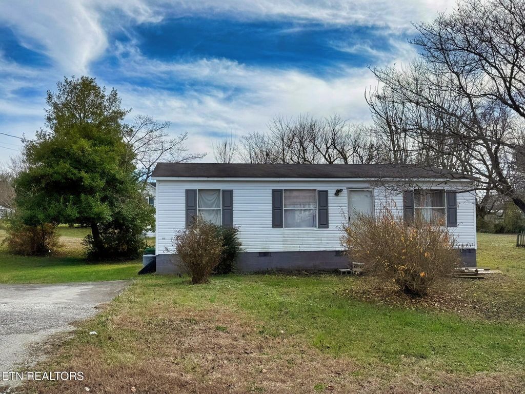 712 E Fir St, Lafollette, TN 37766