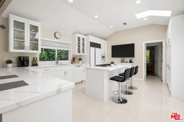 1902 Coldwater Canyon Drive, Beverly Hills, CA 90210