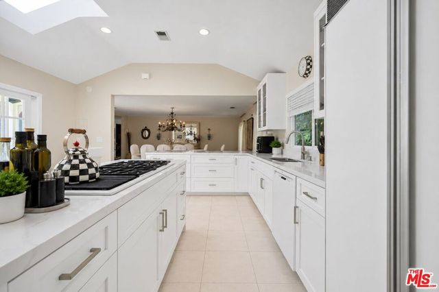 1902 Coldwater Canyon Drive, Beverly Hills, CA 90210
