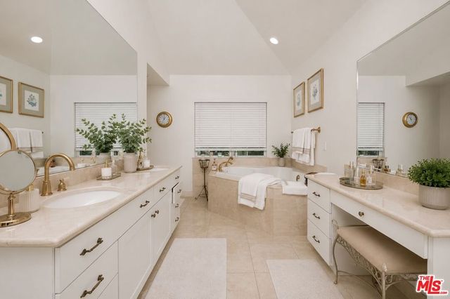 1902 Coldwater Canyon Drive, Beverly Hills, CA 90210
