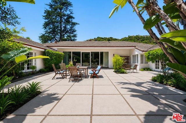 1902 Coldwater Canyon Drive, Beverly Hills, CA 90210