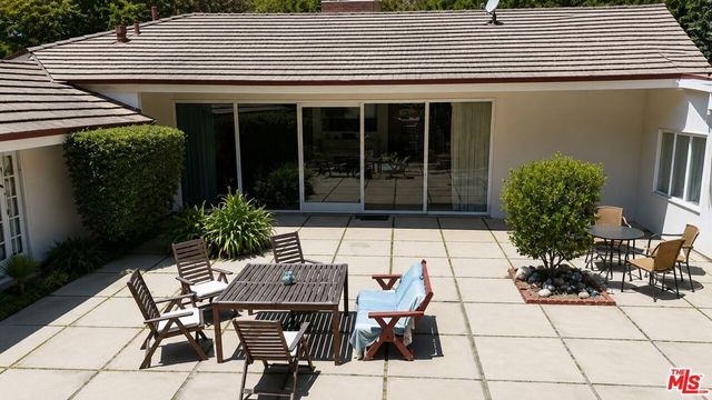 1902 Coldwater Canyon Drive, Beverly Hills, CA 90210