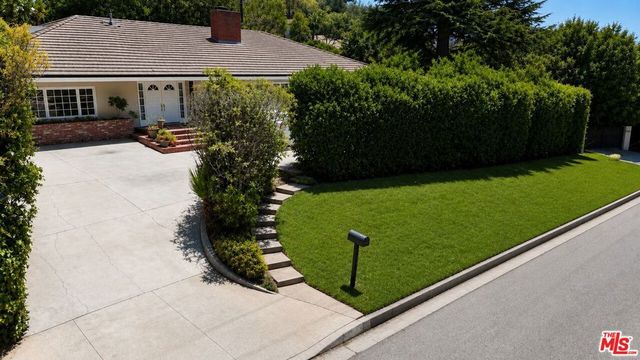 1902 Coldwater Canyon Drive, Beverly Hills, CA 90210
